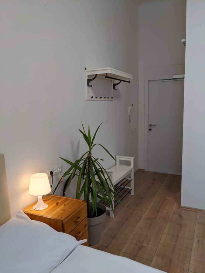 007 Studio Apartment Madrid 30M2 克拉根福 外观 照片