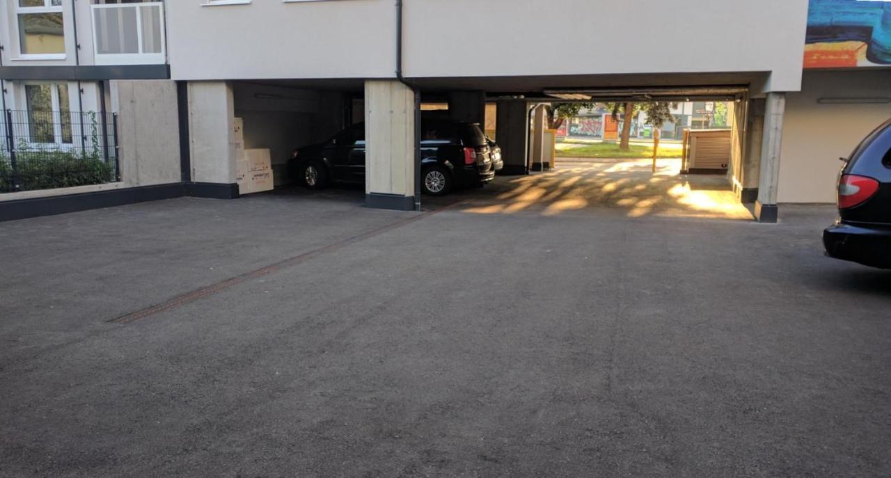 007 Studio Apartment Madrid 30M2 克拉根福 外观 照片