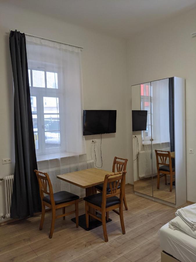 007 Studio Apartment Madrid 30M2 克拉根福 外观 照片