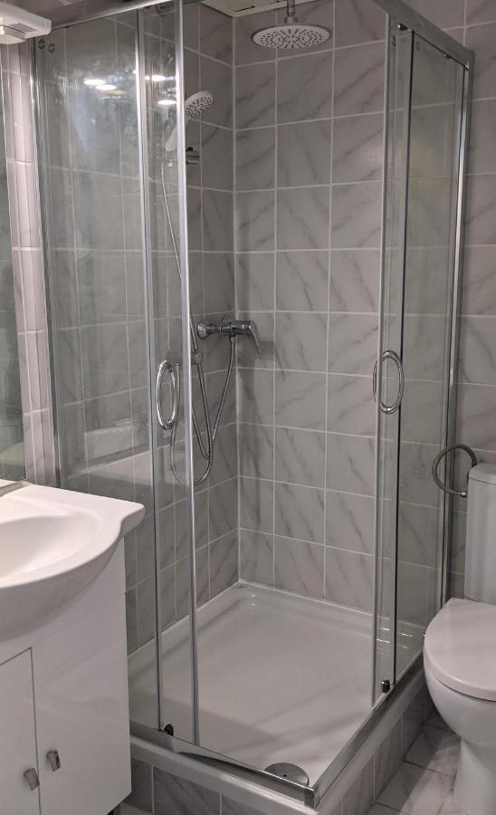 007 Studio Apartment Madrid 30M2 克拉根福 外观 照片