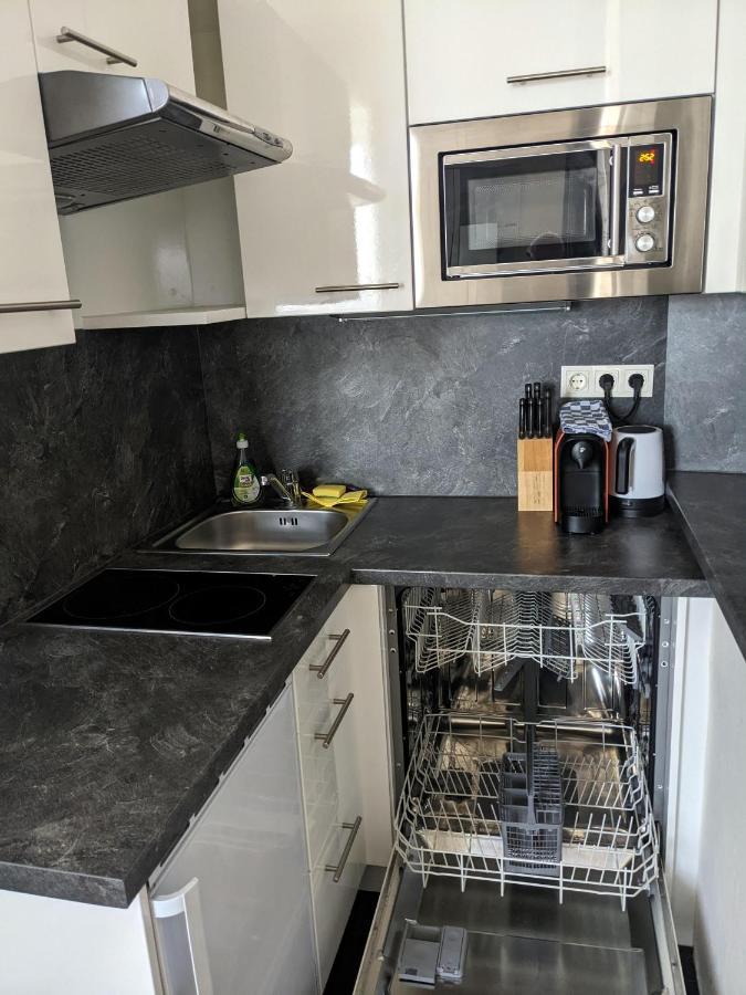 007 Studio Apartment Madrid 30M2 克拉根福 外观 照片
